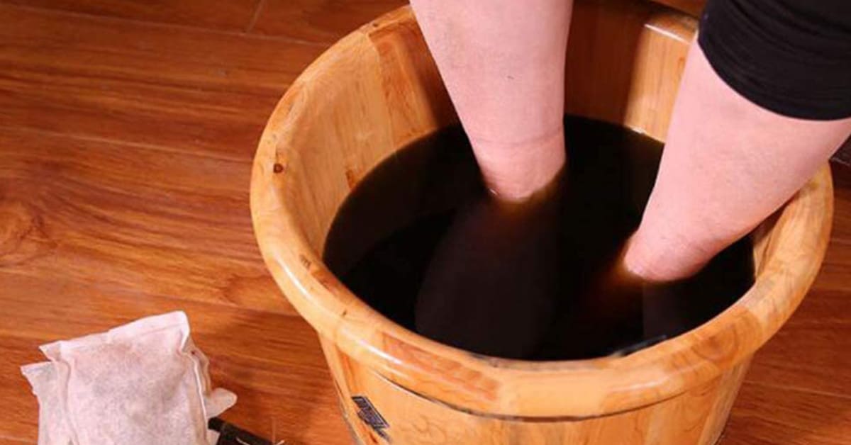 Apple cider vinegar soak for foot fungus