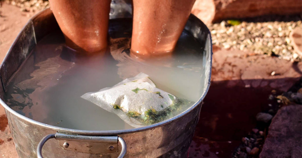 Burning feet dipped into a soak of cold water